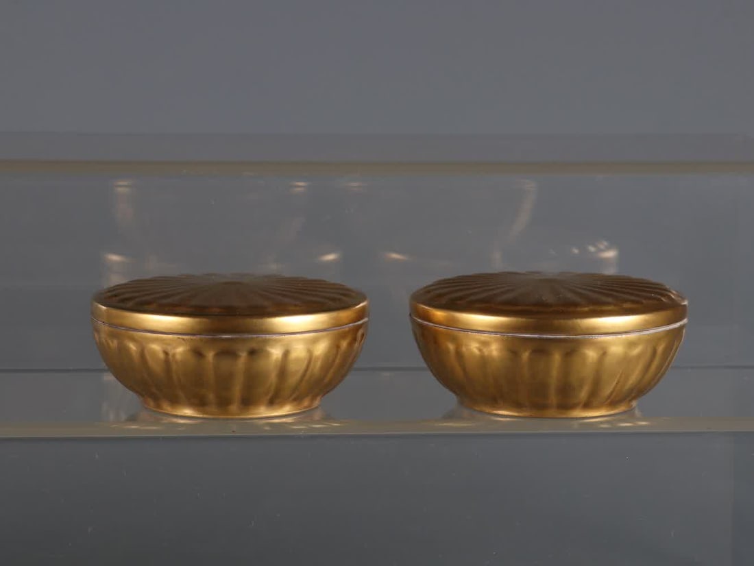 A pair of gilded chrysanthemum petal rouge boxes made in the Qing Yongzheng era (1 of 9)