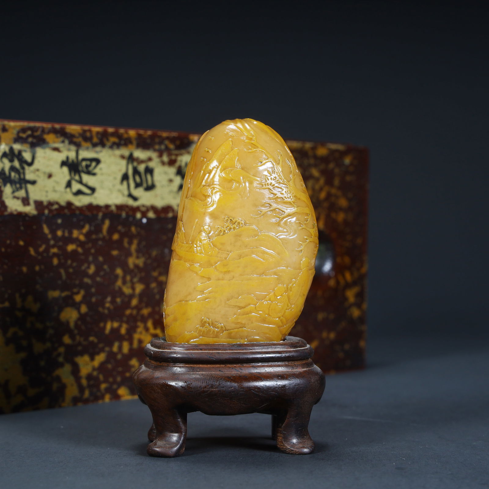 Qing Dynasty Tian Huangshi "Landscape Figure Thin Ornament": Qing Dynasty Tian Huangshi "Landscape Figure Thin Ornament" Height 7.5cm, length 4cm, width 3cm, weight 168g (The Dimensions Of All Batches Are Manually Measured.If You Need More Detailed Information,