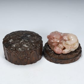 A Qing Dynasty Shoushan stone carving auspicious beast ornament