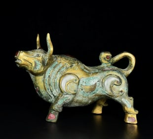 A Warring States bronze gilt inlaid cow statue