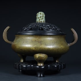 Qing Dynasty copper sprinkled gold amphora three-legged aromatherapy stove