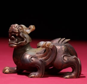 A Han Dynasty auspicious beast handle