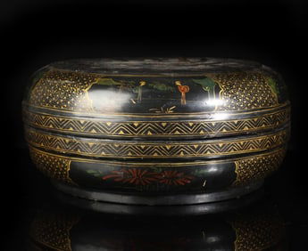 A lacquerware box of the Qing Dynasty