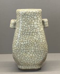 A Song Ge kiln ear bottle