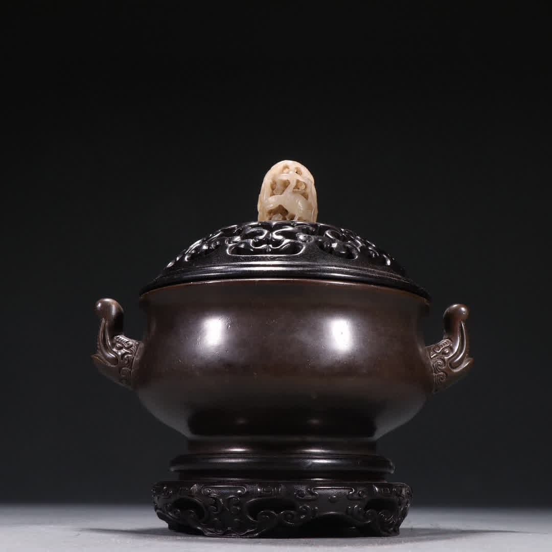 A piece of Qing Dynasty Qingdetang model copper tire elephant trunk ear aromatherapy stove: Qing Dynasty Qingde Hall copper tire elephant trunk ear aromatherapy stove SIZE: Height 18cm Width 18cm Weight 1944.2g (The Dimensions Of All Batches Are Manually Measured.If You Need More Detailed In