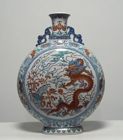 A Qing Qianlong blue and white bucket color Fushou Lian Lian open window dragon and phoenix
