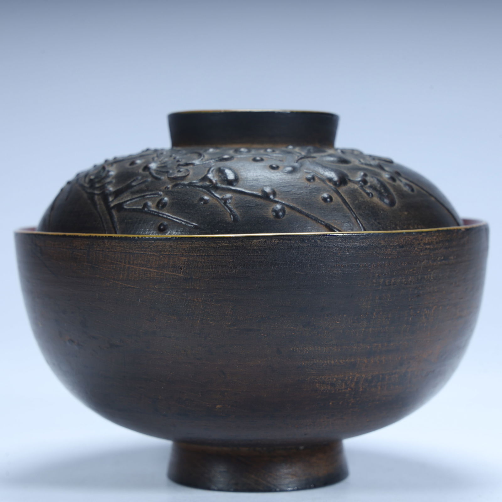 Qing Dynasty rosewood carved plum pattern gaiwan: Qing Dynasty rosewood carved plum pattern gaiwan Size: Height 9cm, length 11cm, width 11cm, weight 122g (The Dimensions Of All Batches Are Manually Measured.If You Need More Detailed Information, Plea