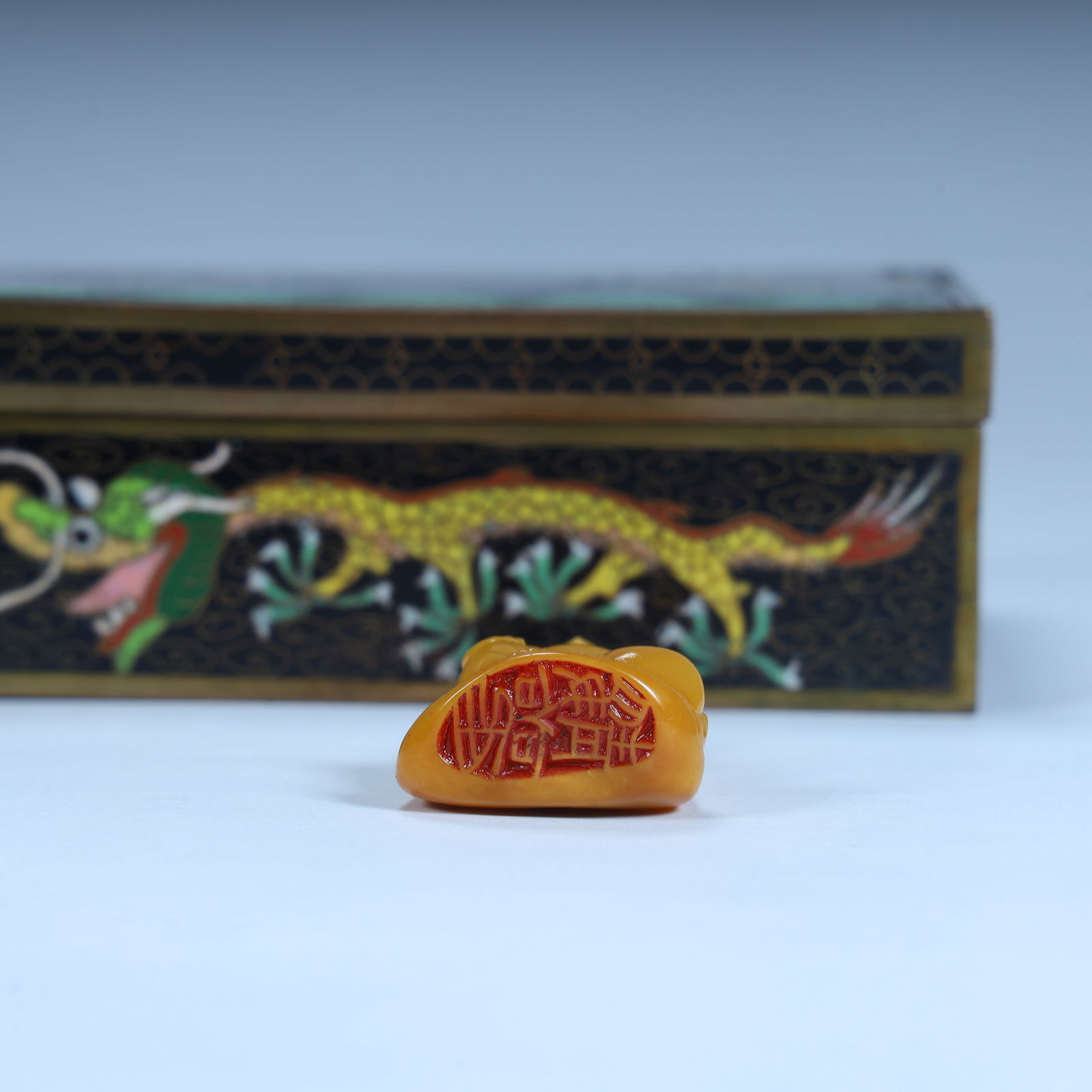 Qing Dynasty pine branch pattern purple clay pot: Qing Dynasty pine branch pattern purple clay pot SIZE: Height 11.5cm, length 13.5cm, width 8.5cm, weight 213g (The Dimensions Of All Batches Are Manually Measured.If You Need More Detailed Information