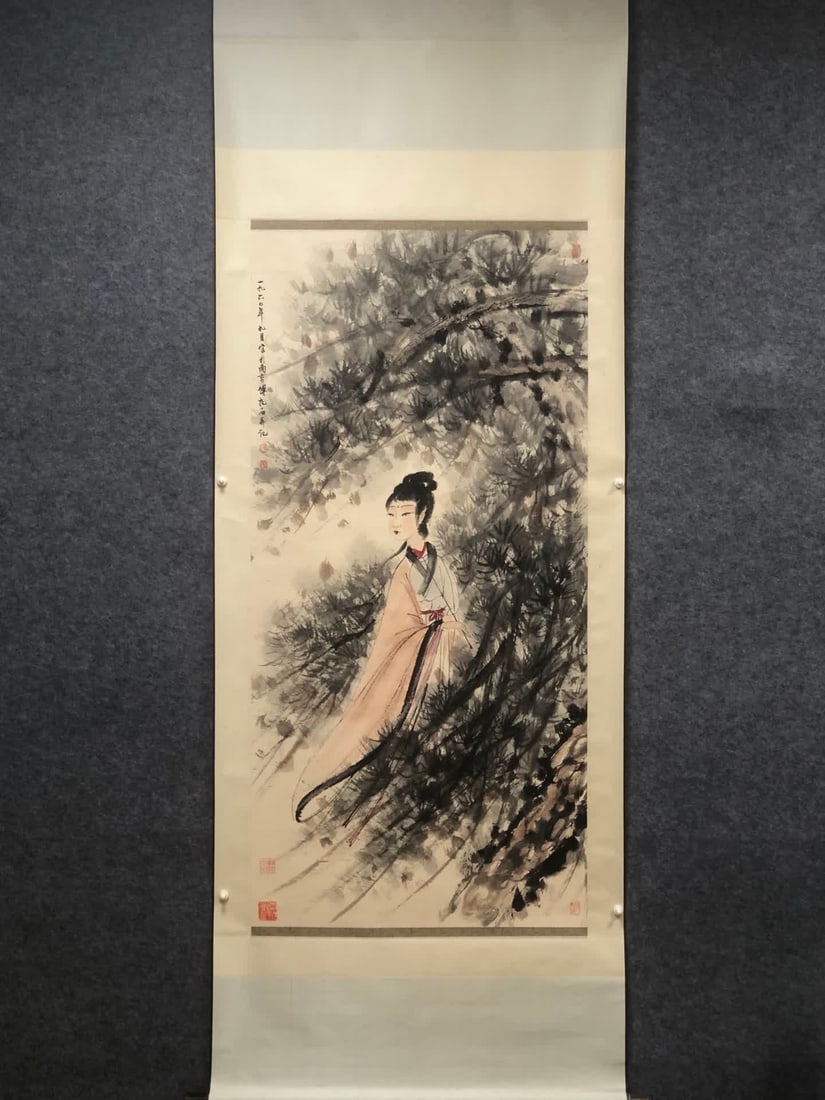 A picture of Fu Baoshi's lady: Fu Baoshi's lady figure SIZE:66x137cm (The Dimensions Of All Batches Are Manually Measured.If You Need More Detailed Information, Please Contact Our Customer Service Before Bidding.)
