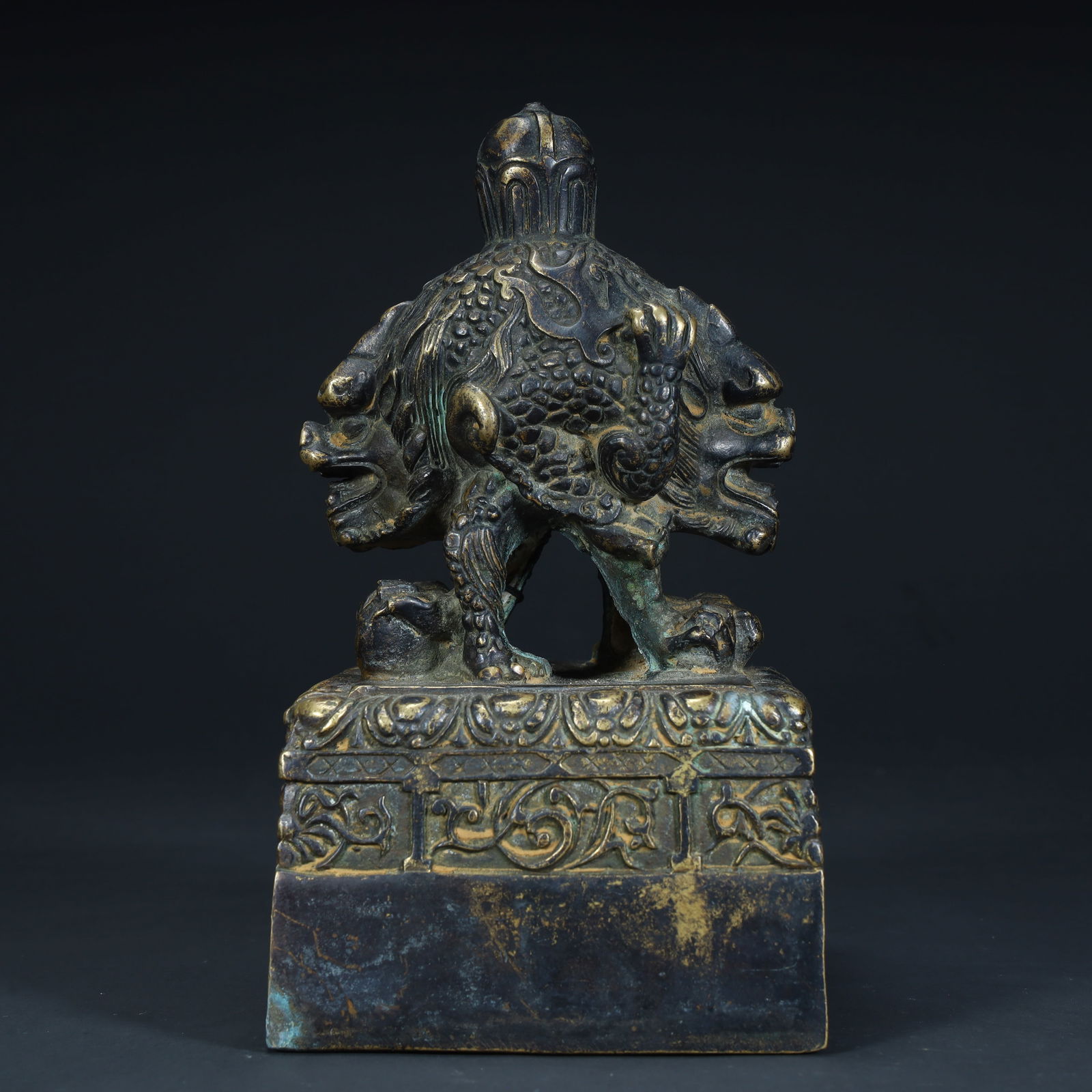 Qing Dynasty "Empowerment National Teacher Interpretation King Seal" copper gilt double lion button: Qing Dynasty "Empowerment National Teacher Interpretation King Seal" copper gilt double lion button seal Height 16.5cm, length 9cm, width 9cm, weight 1412g (The Dimensions Of All Batches Are Manually