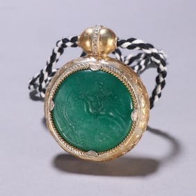 A Tibetan gilt inlaid agate hunting pendant