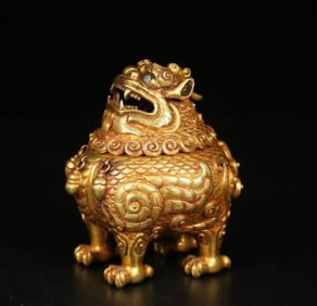 A piece of Qing Dynasty gold lion gold aroma burner