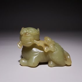 A Qing Dynasty Hetian jade topaz beast