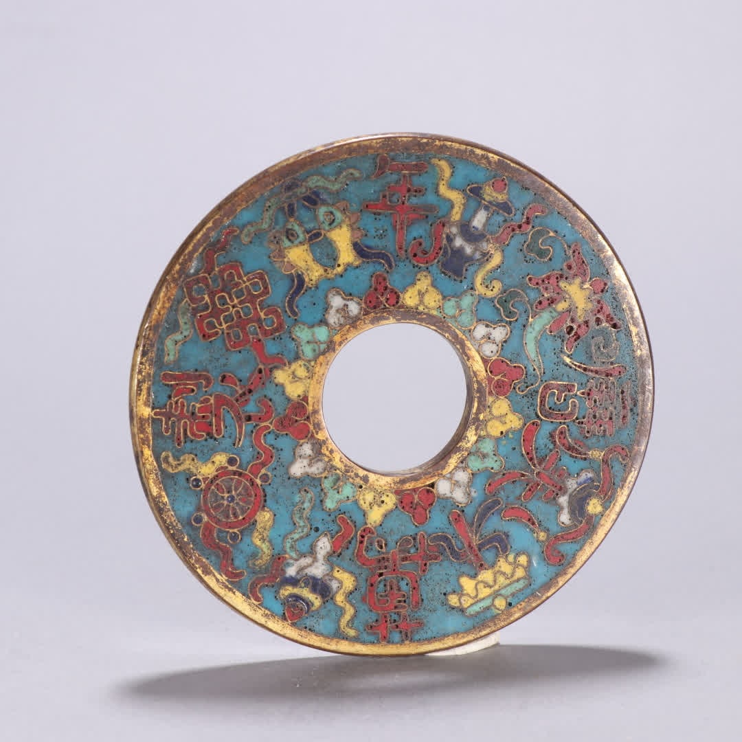 A piece of copper gilt cloisonné for money: Copper gilt cloisonné flower money SIZE: Diameter 9.1cm Weight 167.6g (The Dimensions Of All Batches Are Manually Measured.If You Need More Detailed Information, Please Contact Our Customer Service B