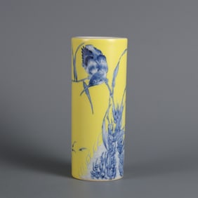 A yellow glazed blue and white kingfisher pattern pen holder from the Republic of China period