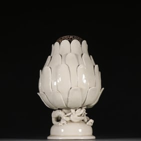 A Song Dynasty Ding kiln petal aroma diffuser stove
