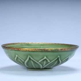 Song Dynasty Longquan kiln gold-carved lotus pattern bowl