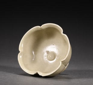 A piece of Yaozhou kiln cup in the Northern Song Dynasty