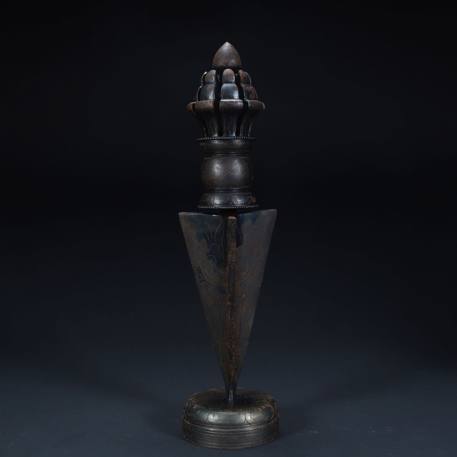 Qing Dynasty Tibetan Buddhist bronze five-strand vajra: Qing Dynasty Tibetan Buddhist bronze five-strand vajra Height 25cm, length 6.5cm, width 6.5cm, weight 1245g (The Dimensions Of All Batches Are Manually Measured.If You Need More Detailed Information,