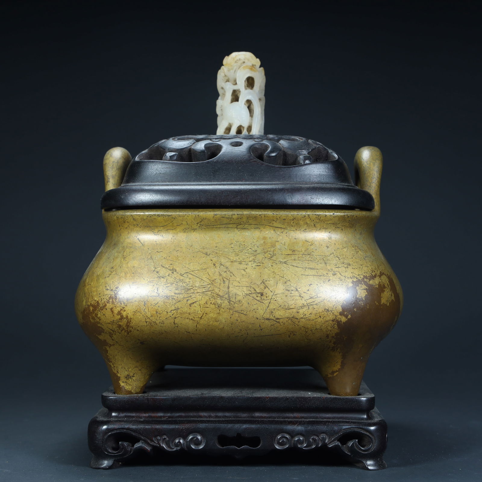 Qing Dynasty copper eel yellow glazed three-legged amphora aroma diffuser: Qing Dynasty copper eel yellow glazed three-legged amphora aroma diffuser Height 24cm, length 19cm, width 19cm, weight 4kg (The Dimensions Of All Batches Are Manually Measured.If You Need More Detaile