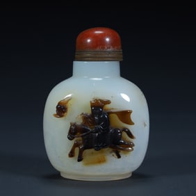 Qing Dynasty agate ingenious carving "immediately enfeoffed as a marquis" patterned snuff bottle