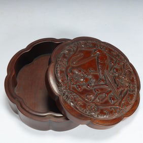 Qing Dynasty mahogany carved bird pattern begonia-shaped lid box
