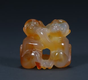 Qing Dynasty agate double monkey carving
