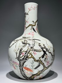 A Qing Yongzheng pastel twelve magpie Dengmei Tianqiu bottle