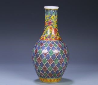 A Qing Dynasty material vessel enamel plaid flower vase