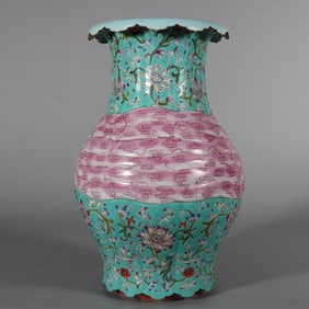 A Qianlong period of the Qing Dynasty made in green pastel gold-painted entwined lotus floral