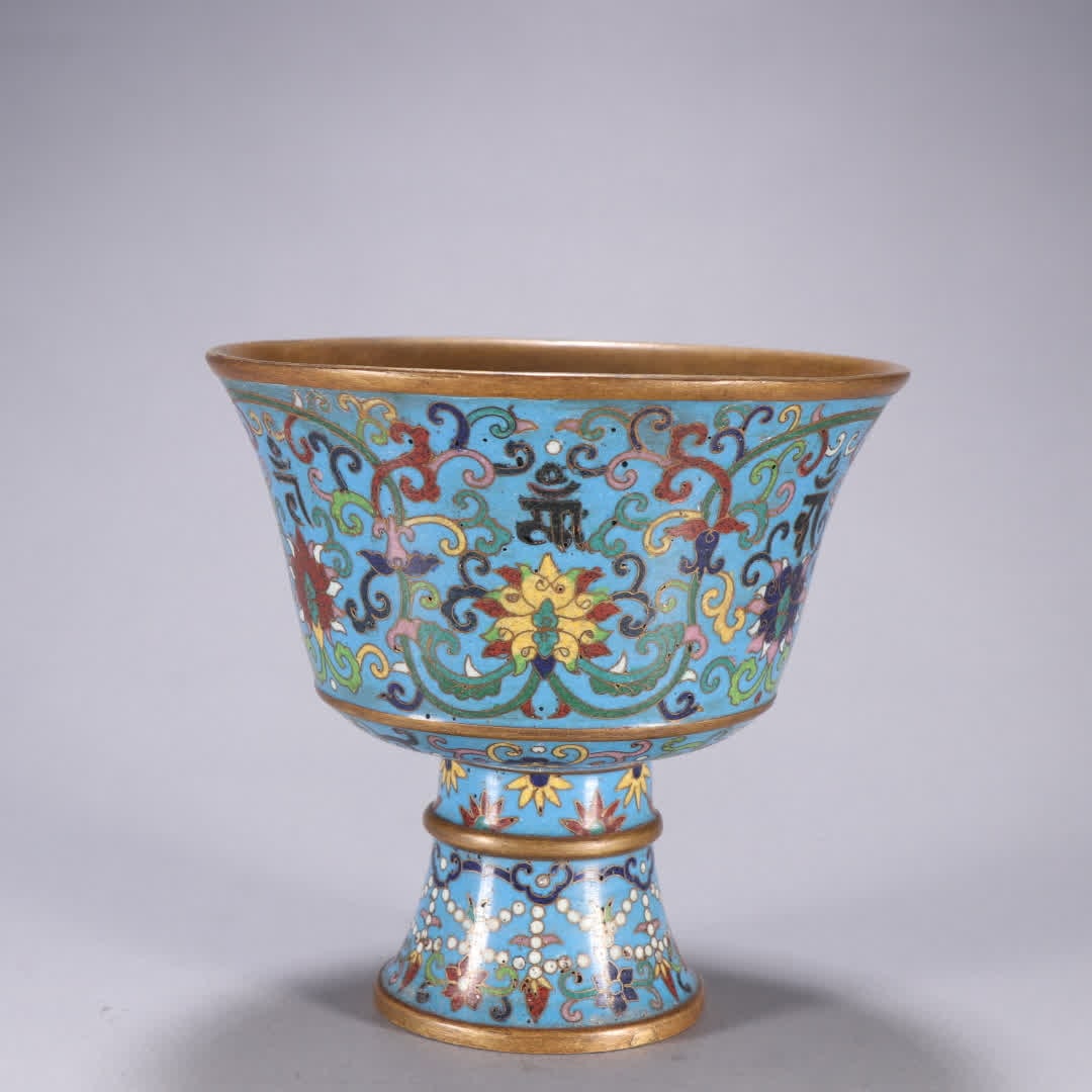 A Qing Dynasty copper-gilt entwined lotus pattern goblet: Qing Dynasty copper gilt entwined lotus pattern goblet SIZE: Height 12.1cm width 12.9cm Weight 630g (The Dimensions Of All Batches Are Manually Measured.If You Need More Detailed Information, Please C