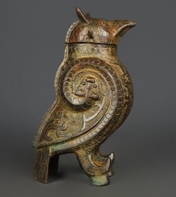 A bronze bird statue of the Western Zhou Dynasty