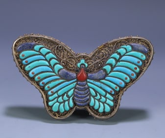 A Qing Dynasty silver-gilt filigree inlaid lapis lazuli butterfly lid box