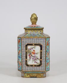 A pastel hollow window flower and bird square jar made in the Qing Yongzheng era