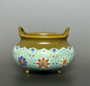 A three-legged amphora incense burner with a gold painted entwined lotus pattern in the Qianlong era