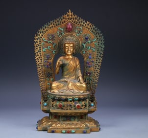 A Buddhist hall enshrines a statue of Shakyamuni inlaid with copper gilt inlaid with many treasures