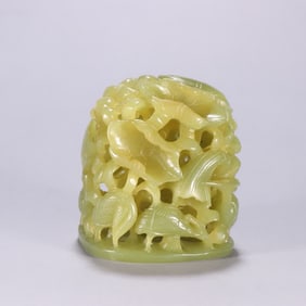 A piece of Qing Dynasty Hetian topaz all the way to the top of the furnace