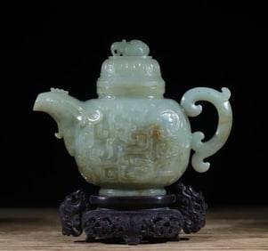 A Qing Dynasty Hetian jade seed material has a Fenglaiyi jade pot