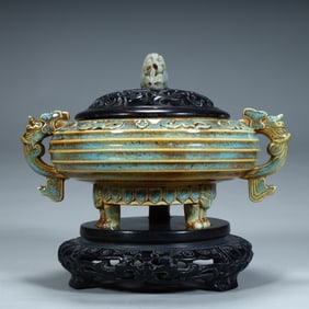 A Qing Dynasty furnace with glazed amphora and three-legged aroma burner