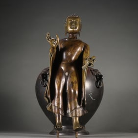 A bronze tire Shakyamuni