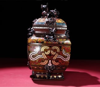 A Han Dynasty lacquer painted gilded square vase