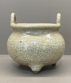 A Song Ge kiln amphora and three-legged incense burner