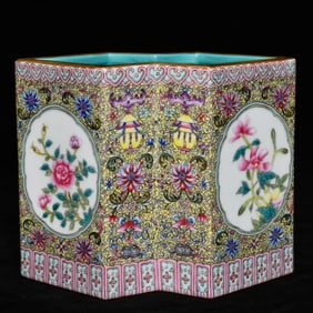A Qing Qianlong Guyuexuan heavy industry pastel floral pattern special-shaped pen holder
