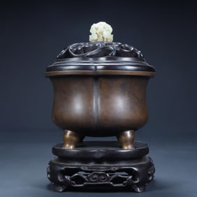 Qing Dynasty copper fetal melon edge four-legged aromatherapy
