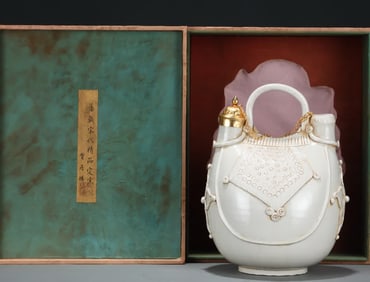 A Song Ding kiln gold-covered leather pot