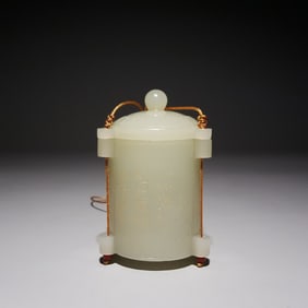 A Qing Dynasty Hetian jade relic box