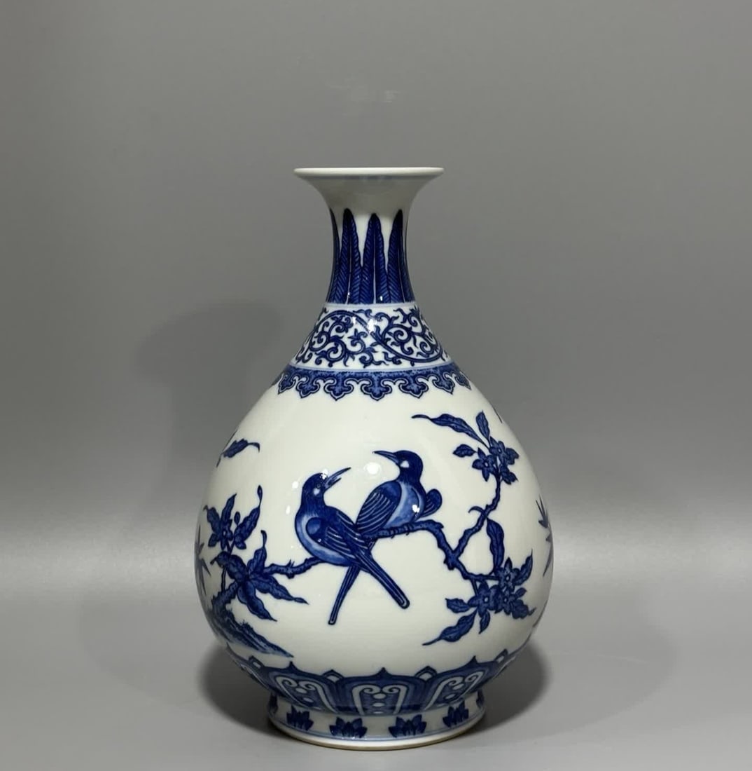 A blue and white jade pot spring vase made in the Yongzheng era of the Qing Dynasty (1 of 9)