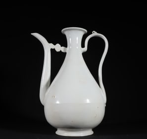 A Ming Dynasty Yongle sweet white glaze pot