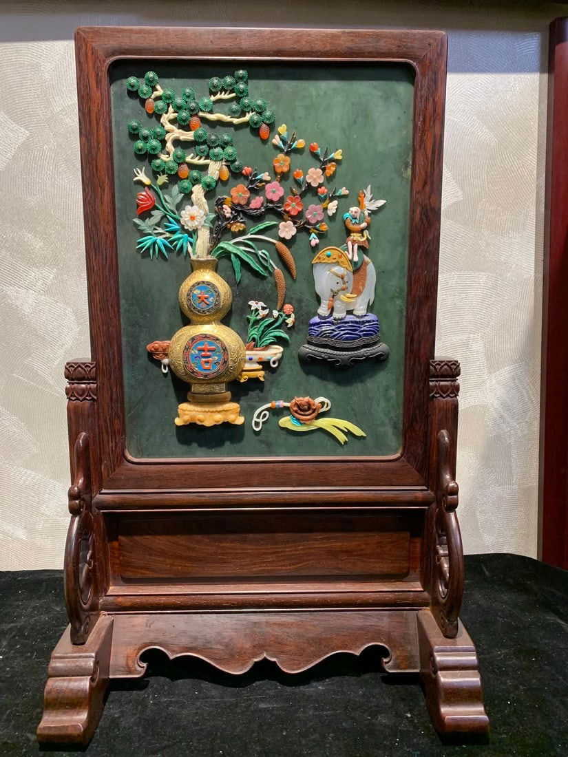 A piece of mahogany inlaid treasure "Ping An Elephant" jasper interstitial screen: The mahogany inlaid treasure "Ping An Elephant" jasper insert screen, the pulp is thick, the portrayal is vivid, and the rare beauty is worth collecting SIZE: 37x23x59 Jasper 26x35 (The Dimensions Of