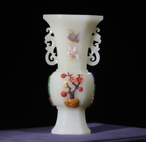 A piece of Qing Dynasty treasure inlaid with a white jade flower cup on the tip of the eyebrow